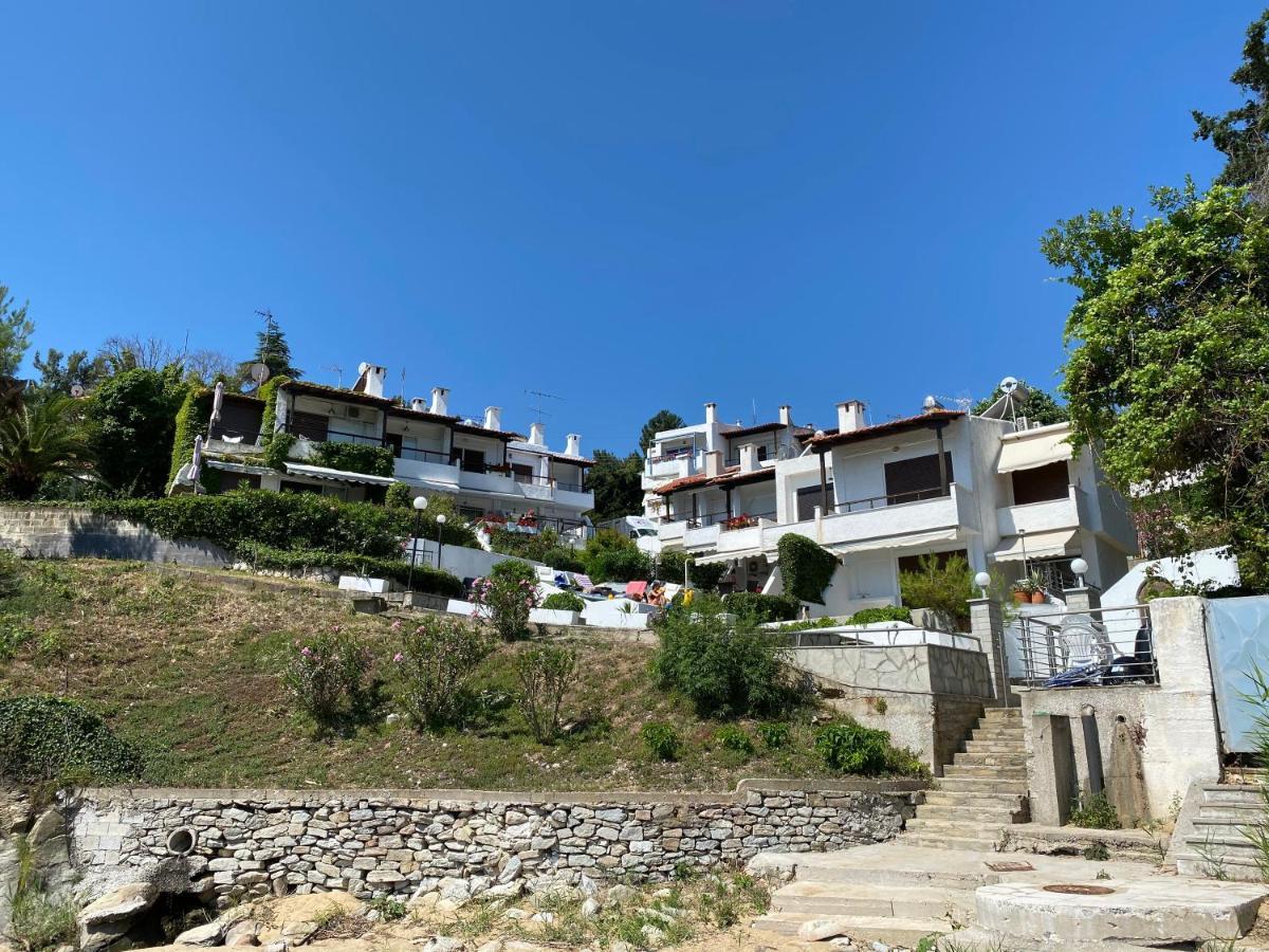 Irini Seaside Apartment Palaiontsiflikion Bagian luar foto
