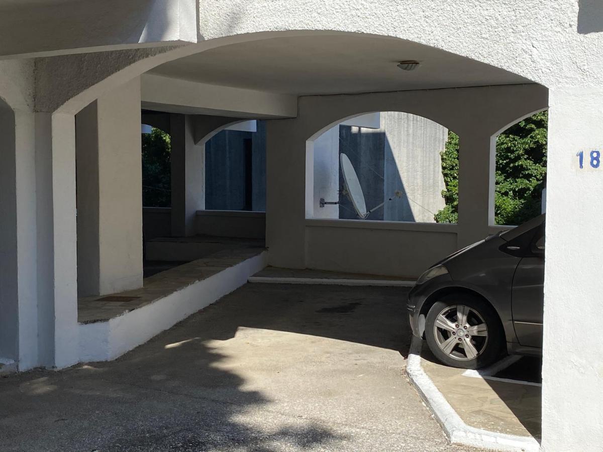 Irini Seaside Apartment Palaiontsiflikion Bagian luar foto